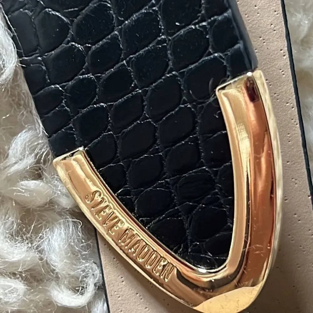 MWOT Logo Buckle in Matte Croco with Logo Engraved Tip Edge Belt black L​